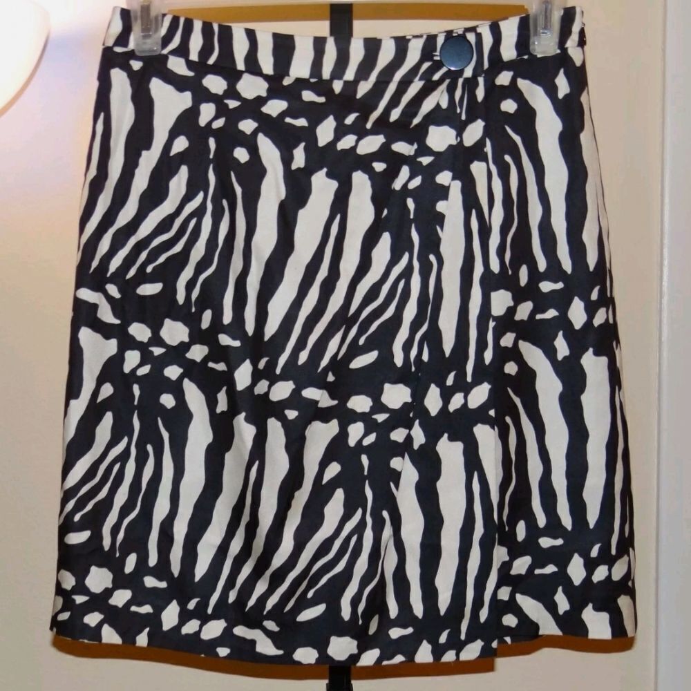 Ann taylor black & white silk & wool career skirt size 2P
